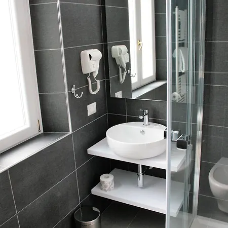 Hotel Magenta 3*