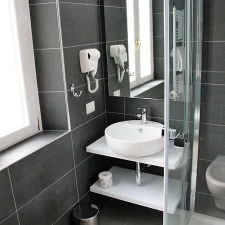 Hotel Magenta 3*